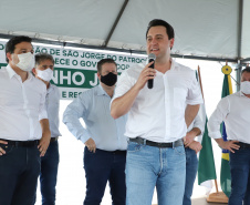 O governador Carlos Massa Ratinho Junior inaugurou nesta quinta-feira (1º) a pavimentação asfáltica da Estrada São Manoel, em São Jorge do Patrocínio, na região Noroeste, e anunciou novos investimentos para o município em pavimentações urbanas e de estradas rurais, veículos e iluminação pública.  Foto: Jose Fernando Ogura/AEN