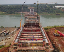 DCIM\100MEDIA\DJI_0317.JPGAs obras da Ponte da Integração, em Foz do Iguaçu, no Oeste do Estado, atingiram 34% no final de setembro. O projeto é uma parceria entre a usina, o Governo do Estado e o governo federal. A gestão da obra é feita pela Secretaria da Infraestrutura e Logística do Paraná