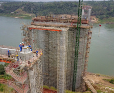 As obras da Ponte da Integração, em Foz do Iguaçu, no Oeste do Estado, atingiram 34% no final de setembro. O projeto é uma parceria entre a usina, o Governo do Estado e o governo federal. A gestão da obra é feita pela Secretaria da Infraestrutura e Logística do Paraná