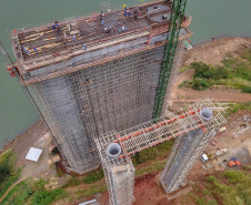 As obras da Ponte da Integração, em Foz do Iguaçu, no Oeste do Estado, atingiram 34% no final de setembro. O projeto é uma parceria entre a usina, o Governo do Estado e o governo federal. A gestão da obra é feita pela Secretaria da Infraestrutura e Logística do Paraná