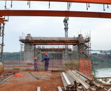 As obras da Ponte da Integração, em Foz do Iguaçu, no Oeste do Estado, atingiram 34% no final de setembro. O projeto é uma parceria entre a usina, o Governo do Estado e o governo federal. A gestão da obra é feita pela Secretaria da Infraestrutura e Logística do Paraná