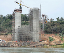 As obras da Ponte da Integração, em Foz do Iguaçu, no Oeste do Estado, atingiram 34% no final de setembro. O projeto é uma parceria entre a usina, o Governo do Estado e o governo federal. A gestão da obra é feita pela Secretaria da Infraestrutura e Logística do Paraná