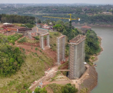 As obras da Ponte da Integração, em Foz do Iguaçu, no Oeste do Estado, atingiram 34% no final de setembro. O projeto é uma parceria entre a usina, o Governo do Estado e o governo federal. A gestão da obra é feita pela Secretaria da Infraestrutura e Logística do Paraná