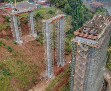 As obras da Ponte da Integração, em Foz do Iguaçu, no Oeste do Estado, atingiram 34% no final de setembro. O projeto é uma parceria entre a usina, o Governo do Estado e o governo federal. A gestão da obra é feita pela Secretaria da Infraestrutura e Logística do Paraná