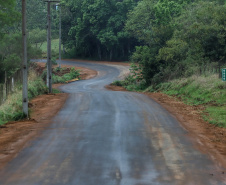 Primeira estrada rural de Mariópolis ganha asfalto.Foto: Jose Fernando Ogura/AEN