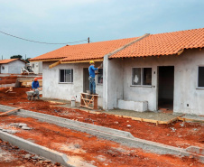 As 40 casas em Foz do Iguaçu serão cedidas em sistema de aluguel social para pessoas com mais de 60 anos e renda mensal de um a seis salários mínimos. As inscrições devem ser feitas no site da Cohapar.
