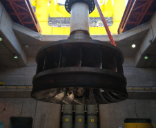 Turbina da Usina Foz do Areia é desmontada para substituição. Foto: Copel
