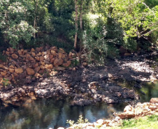 Rio São José em Cascavel opera parcialmente por falta de água no manancial. Foto:Sanepar
