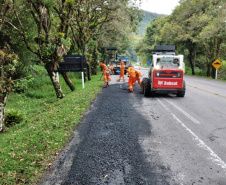 Serviços de microrrevestimento asfáltico em Matinhos devem afetar o trânsito durante os primeiros dias do mês de dezembro.
Foto: DER