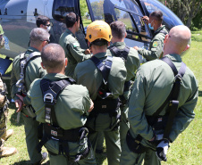 Atividades são promovidas regularmente para que os profissionais estejam prontos para dar suporte às equipes da PM e do Corpo de Bombeiros em operações, radiopatrulhamento aéreo, resgates e remoções aeromédicas.
Foto: SESP