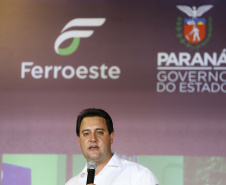 O governador Carlos Massa Ratinho Junior entregou nesta terça-feira (1º) o primeiro pacote de revitalização e modernização das locomotivas e vagões da Ferroeste. 