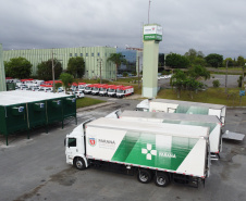 O Governo do Estado, por meio da Secretaria de Estado da Saúde, inicia  a distribuição dos insumos para a  vacinação da Covid-19, neste sabado (16) na Central de Medicamentos do Paraná (Cemepar), no Jardim Botânico. Foto: Geraldo Bubniak/AEN