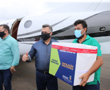APUCARANA  -  Dsitribuicao  das vacinas contra a Covid-19 no Aeroporto de Apucarana com o Secretario de Estado da Saude, Beto Preto n-  19/01/2021 - Foto: Geraldo Bubniak/AEN