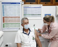 Vacinação contra a Covid-19 no Paraná.
