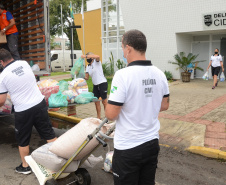 PCPR entrega à Defesa Civil cinco toneladas de doações para vítimas de enchentes de Guaraqueçaba  -  Foto: Divulgação Polícia Civil do Paraná/SESP