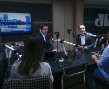 CURITIBA - 27-01-2021 -Governador Carlos Massa Ratinho Junior durante entrevista para a rádio Jovem Pan e a RIC TV.Foto: Jonathan Campos/AEN