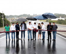 O governador Carlos Massa Ratinho Junior participou nesta quinta-feira (11) da inauguração do viaduto de acesso a Piraí do Sul e ao Santuário Nossa Senhora das Brotas, nos Campos Gerais. Ele está localizado no km 256 da PR-151 e foi construído em apenas dez meses pela concessionária CCR RodoNorte, que administra a ligação entre Ponta Grossa e Jaguariaíva. Foto: André Lara