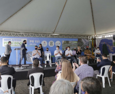 O governador Carlos Massa Ratinho Junior participou nesta quinta-feira (11) da inauguração do viaduto de acesso a Piraí do Sul e ao Santuário Nossa Senhora das Brotas, nos Campos Gerais. Ele está localizado no km 256 da PR-151 e foi construído em apenas dez meses pela concessionária CCR RodoNorte, que administra a ligação entre Ponta Grossa e Jaguariaíva.