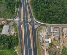 O governador Carlos Massa Ratinho Junior participou nesta quinta-feira (11) da inauguração do viaduto de acesso a Piraí do Sul e ao Santuário Nossa Senhora das Brotas, nos Campos Gerais. Ele está localizado no km 256 da PR-151 e foi construído em apenas dez meses pela concessionária CCR RodoNorte, que administra a ligação entre Ponta Grossa e Jaguariaíva.Foto: Alessandro Vieira/AEN