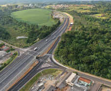 O governador Carlos Massa Ratinho Junior participou nesta quinta-feira (11) da inauguração do viaduto de acesso a Piraí do Sul e ao Santuário Nossa Senhora das Brotas, nos Campos Gerais. Ele está localizado no km 256 da PR-151 e foi construído em apenas dez meses pela concessionária CCR RodoNorte, que administra a ligação entre Ponta Grossa e Jaguariaíva.Foto: Alessandro Vieira/AEN