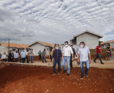 O governador Carlos Massa Ratinho Junior vistoria as obras do Condomínio do Idoso de Foz do Iguaçu. 
