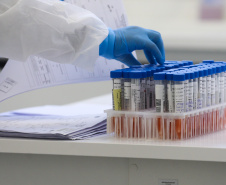 Laboratório Central do Estado - LACEN  -  Recepção  de amostras para teste do Coronavirus. Curitiba, 01/04/2020 - Foto: Geraldo Bubniak/AEN