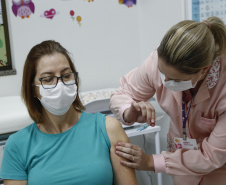Média de aplicação da 1ª dose da vacina pelos municípios está em 64,5%.Foto:Jonathan Campos/AEN