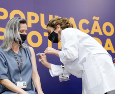 Paraná já vacinou 88,25% dos profissionais de saúde com a 1ª dose
. Foto: Rodrigo Felix Leal/AEN