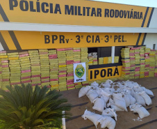 Mais de 4,7 toneladas de maconha foram apreendidas por policiais militares do Batalhão de Polícia Rodoviária (BPRv) durante uma abordagem de rotina. A apreensão, que é a maior do ano, começou por volta de 12h30 de quinta-feira (25/03) na cidade de Iporã, no Noroeste do estado, e resultou na prisão de um homem. A droga estava escondida em uma carga de chia. Curitiba, 25/03/2021 - Foto: Divulgação SESP