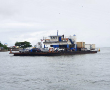 Começa nesta quarta-feira (07) a nova concessão para explorar a infraestrutura e o transporte aquaviário de veículos e passageiros na travessia da Baía de Guaratuba, serviço conhecido como o Ferry-boat de Guaratuba, no Litoral. -  Foto: Divulgação DER