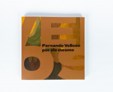 O Museu Oscar Niemeyer (MON) coloca à venda o catálogo da exposição ?Fernando Velloso por ele mesmo?, uma homenagem aos 90 anos de vida do artista curitibano. O catálogo está disponível na MON Loja online. -  Curitiba, 08/04/2021  -  Foto: Marcello Kawase/MON
