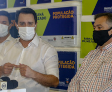 08.04.2021 - Governador Carlos Massa Ratinho Junior com Secretário da saúde Beto Preto
distribuição 12 lote de vacinas no Paraná
Foto Gilson Abreu/AEN