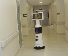 Robô usado no HUM é considerado uma das principais iniciativas no uso da inteligência artificial na América Latina. FOTO:UEM