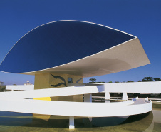 Museu Oscar Niemeyer - MON - Foto: Carlos Renato Fernandes