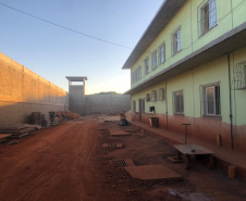 As obras da Cadeia Pública de Londrina, que vai atender a demanda da cidade e da região Norte do Paraná, atingiram a marca de 75% de conclusão. O investimento é de cerca de R$ 18 milhões e tem como objetivo ampliar as vagas do sistema prisional do Estado. A obra deve ser finalizada ainda em 2021. - Foto: SESP/PR