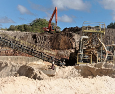 De acordo com o Informe Mineral 05/2021, divulgado pela Divisão de Geologia – Diretoria de Gestão Territorial – do Instituto Água e Terra, os segmentos da indústria mineral participaram com R$ 25,52 bilhões, na economia do Estado