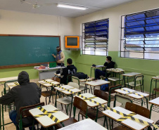 Mais escolas voltam às aulas presenciais no Paraná. Junto aos outros 200 colégios reabertos há 14 dias, a retomada permite que mais 40 mil estudantes, de 28 Núcleos Regionais de Educação (NREs), que englobam aproximadamente 150 municípios, voltem para a sala de aula  -  Curitiba, 24/05/2021  -  Foto: SEED