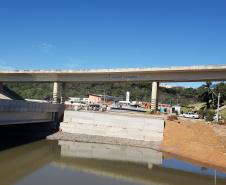 Transporte de vigas para obra na PR-092 afetará o trânsito entre Curitiba e Almirante Tamandaré. Foto::DER
