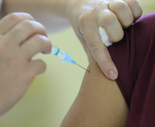 Com eficiência superior a 80%, Paraná ultrapassa 3,6 milhões de vacinas aplicadas contra a Covid-19.Foto: Geraldo Bubniak/AEN