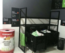 Projeto da UEL instala central de coleta multisseletiva de resíduos em condomínio. Central de coleta multisseletiva em condomínio de Londrina  -  Foto: NINTER/UEL