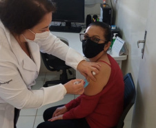 Após início da vacinação na população em geral, Paraná atualiza plano de enfrentamento à Covid-19 - São, ao todo, 8.736.014 paranaenses aptos a receberam os imunizantes. Desses, 3.397.386 já receberam ao menos uma dose e 1.269.791 estão totalmente imunizados.  - - Curitiba, 16/06/2021  -   Foto: SESA