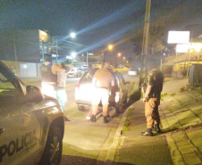 As equipes policiais militares da Capital e da Região Metropolitana reforçaram o policiamento ostensivo nesta quinta-feira (24/06) com a Operação Tático Móvel IV. O resultado foi de 480 pessoas abordadas, sendo do que 10 foram encaminhadas. Uma arma de fogo e porções de maconha, crack e cocaína foram apreendidas.  -  Curitiba, 24/06/2021  -  Foto: SESP-PR