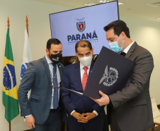 O governador Carlos Massa Ratinho Junior recebe  nesta quarta-feira (4) , o embaixador dos Emirados Árabes no Brasil, Saleh Alsuwaidi  no Palacio Iguacu. Curitiba, 04/08/2021. Foto: Geraldo Bubniak/AEN