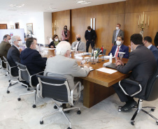 O governador Carlos Massa Ratinho Junior recebe nesta quarta-feira (4) , o embaixador dos Emirados Árabes no Brasil, Saleh Alsuwaidi no Palacio Iguacu. Curitiba, 04/08/2021. Foto: Jonathan Campos/AEN