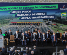 O governador Carlos Massa Ratinho Junior e o ministro da Infraestrutura, Tarcísio Gomes de Freitas, apresentam, os detalhes da nova concessão de 3,3 mil quilômetros de rodovias do Paraná.  Curitiba, 11/08/2021. Foto: Geraldo Bubniak/AEN