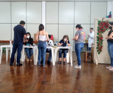 36% dos municípios paranaenses já vacinam adultos a partir de 18 anos  -  Foto: Regional Cascavel/SESA