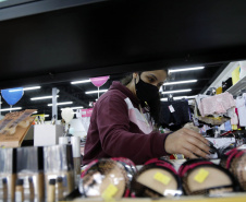 Setores de comércio e serviços lideram alta de empregos e apontam para cenário promissor no segundo semestre Foto: Gilson Abreu/AEN 