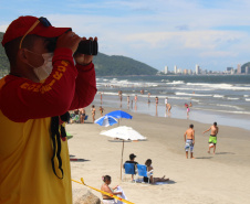 Nadar em segurança é somente próximo ao Posto de Guarda-Vidas do Corpo de Bombeiros  -  Curitiba, 04/09/2021  -  Foto: SESP-PR