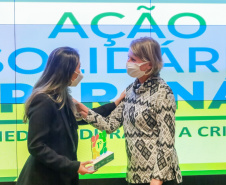 Representantes das três entidades sociais vencedoras do Prêmio Ação Solidária Paraná de 2020 foram recebidos no Palácio Iguaçu, nesta quinta-feira (16), para a entrega do troféu e certificado de reconhecimento da competição de solidariedade promovida pelo Governo do Estado