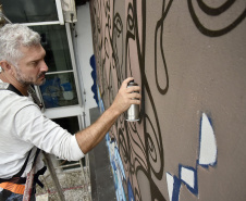 Inscrições para Bolsa Qualificação Cultural terminam nesta segunda, 4 de outubro. Marcelo Le, muralista e artista plástico. Museu Casa Alfredo Andersen(MCAA).Curitiba, -  Foto: Kraw Penas/SECC